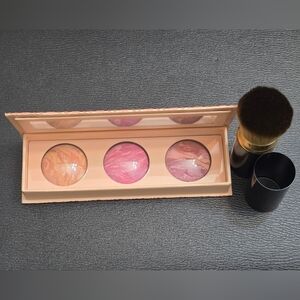 Laura Geller Natural Finish Baked Blush Trio Compact & Retractable Kabuki Brush